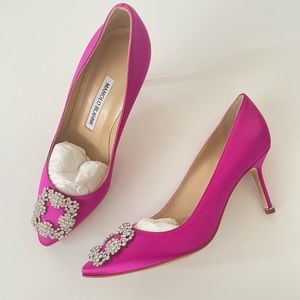 NEW Manolo Blahnik Hangisi Heels